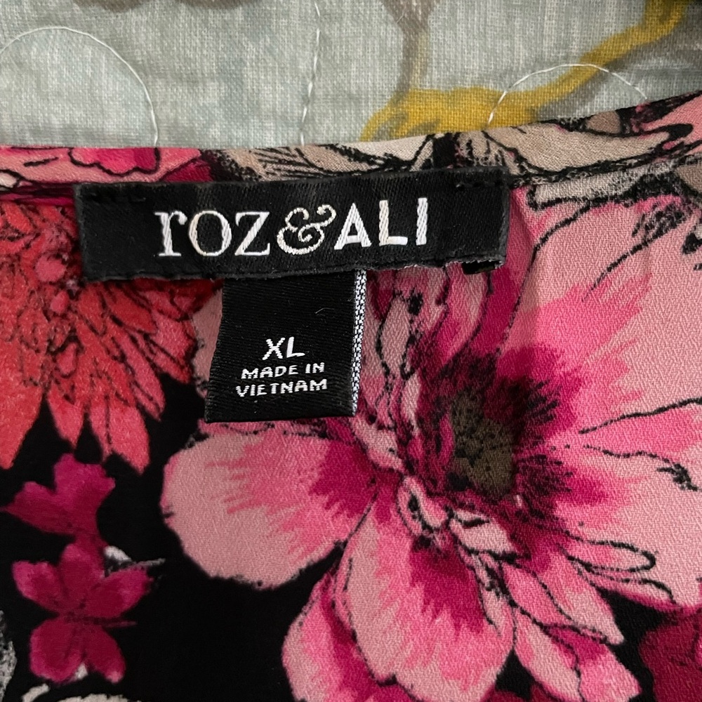 Roz & Ali Vibrant Floral Blouse with Black and Pink - Picture 4 of 5